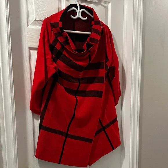 Red and Black Women's Blanket Jacket NWOT - Picture 3 of 9